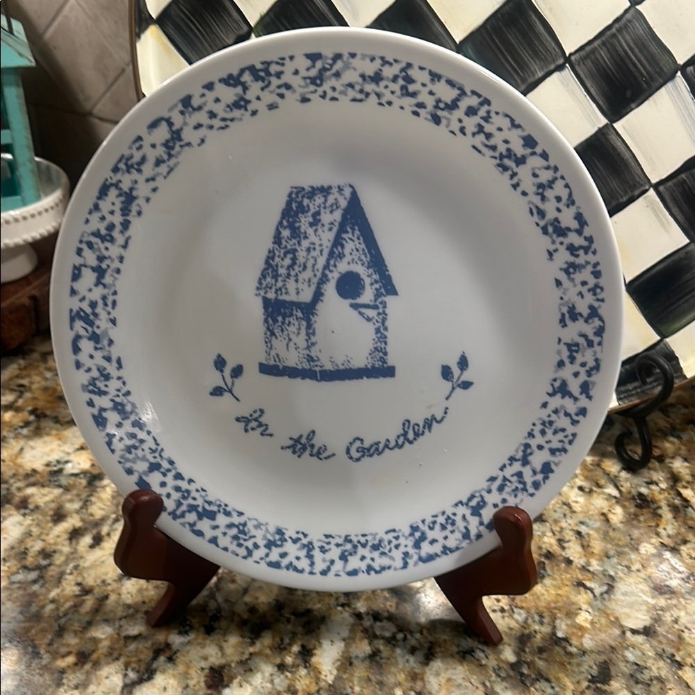 Corelle “In The Garden” Blue and White Decorative Plate. 
#13/fallbin